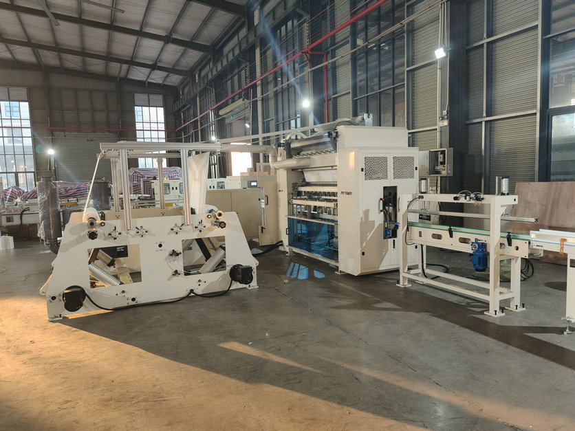 facial tissue folding machine