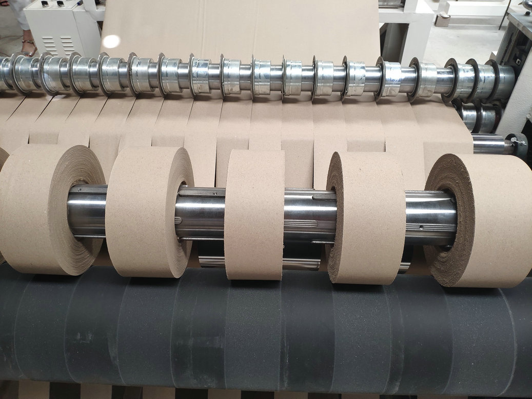 Kraft paper slitting machine