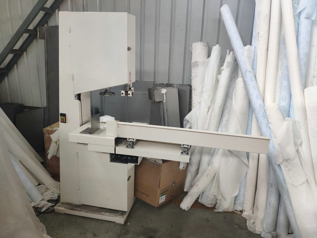 toilet paper band saw cutter