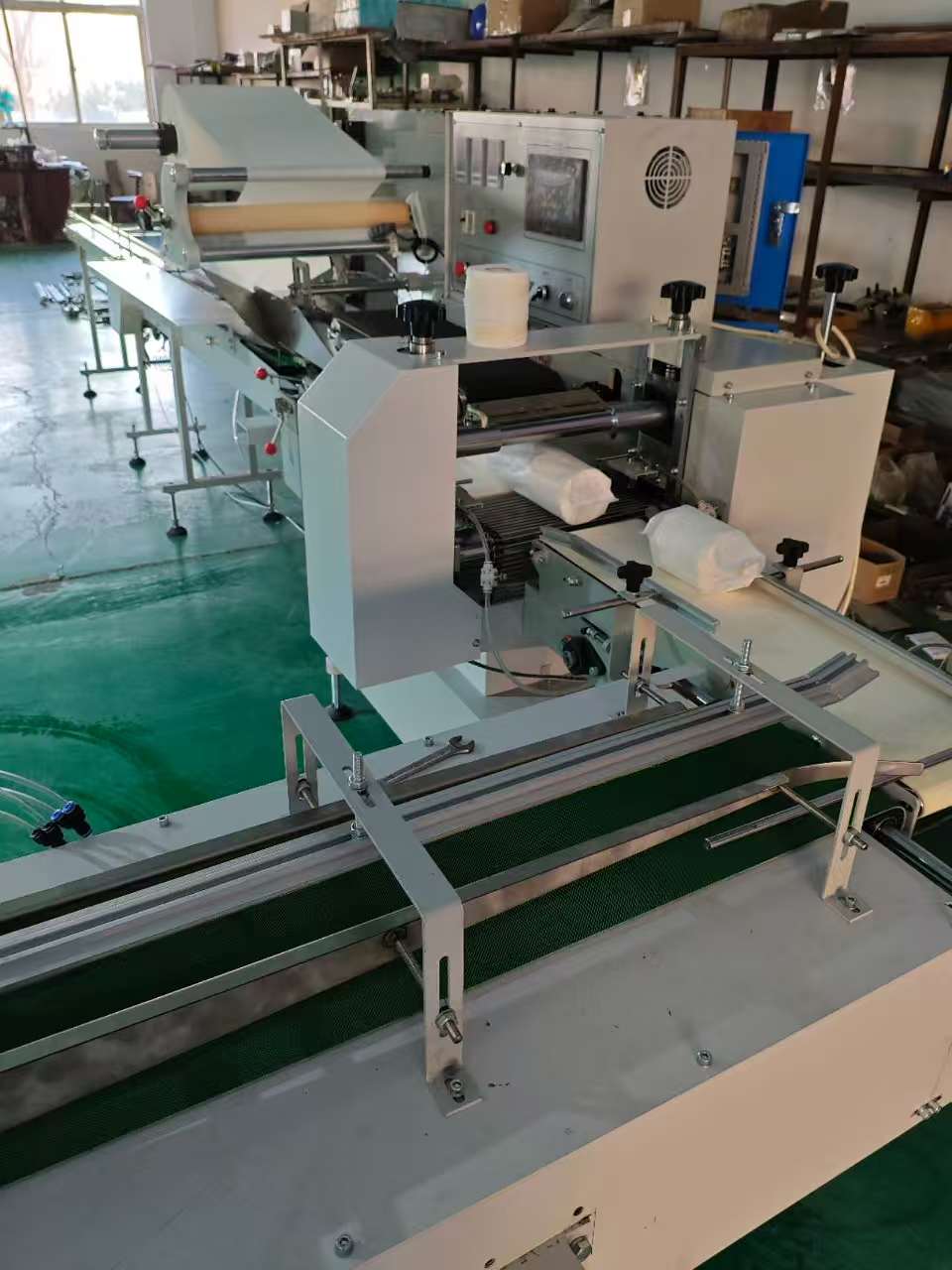 small toilet paper roll package machine