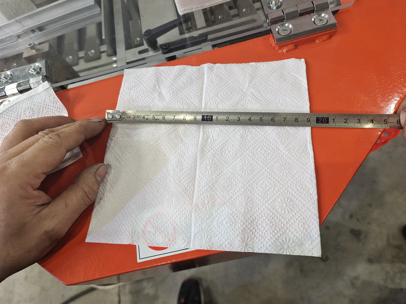 facial tissue folding machine